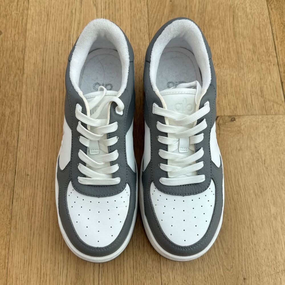 Alo Yoga Sneakers Recovery Mode Size US7 White Gray - Picture 5 of 9